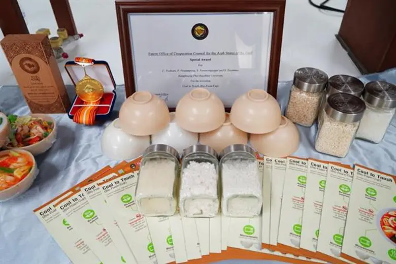 พลาสติกไม่ถูกทอดทิ้ง! วิทยาศาสตร์ฯ มธ. ประดิษฐ์ “คูล ทู ทัช” แพคเกจจิ้งจากพลาสติกชีวภาพ ย่อยสลายได้เร็วสุด 2 เดือน ลดภาวะโลกร้อน ขยะล้นโลก!