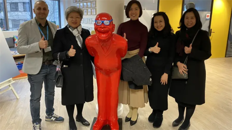 เลขาธิการ ก.ล.ต. เข้าพบและหารือกับผู้บริห...