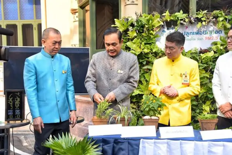 นายกรัฐมนตรี-รมว.เกษตรฯ ร่วมกิจกรรมประชาสัมพันธ์โครงการ “ปลูกเพื่อป(ล)อด ล้านต้น ลด PM2.5” ภายใต้โครงการ Green City by MOAC เตรียมมอบต้นกล้า 1 ล้านต้น สร้างพื้นที่สีเขียวทั่วกรุงเทพฯ