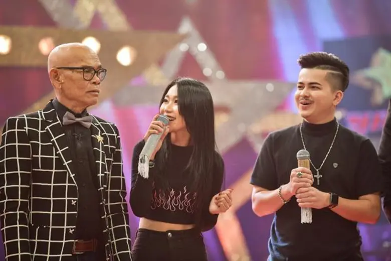 คือดี! “ป๋าเทพ”ฟิน..สาวสวยขอกอด นักร้องสายเอนฯเสิร์ฟความมันส์สุดสนุก