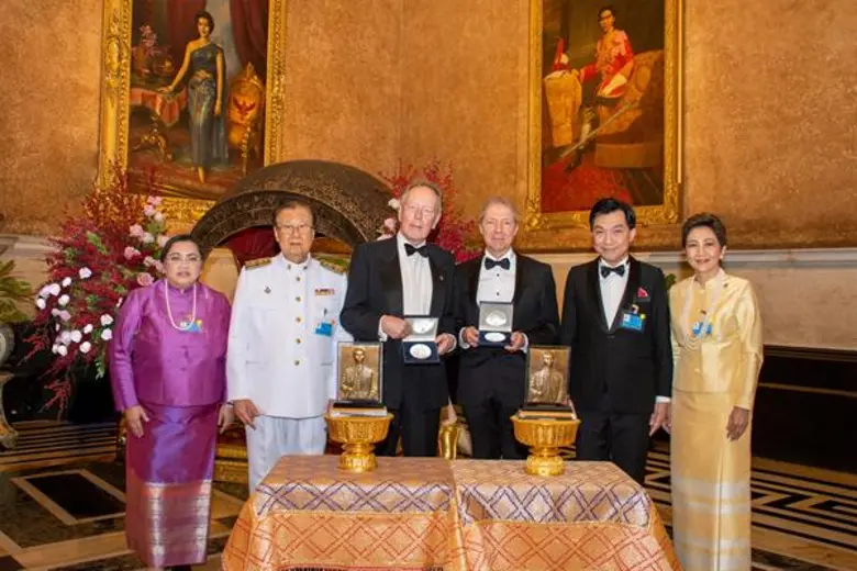 นายสุเมธ ดำรงชัยธรรม (ที่ 5 จากซ้าย) กรรม...