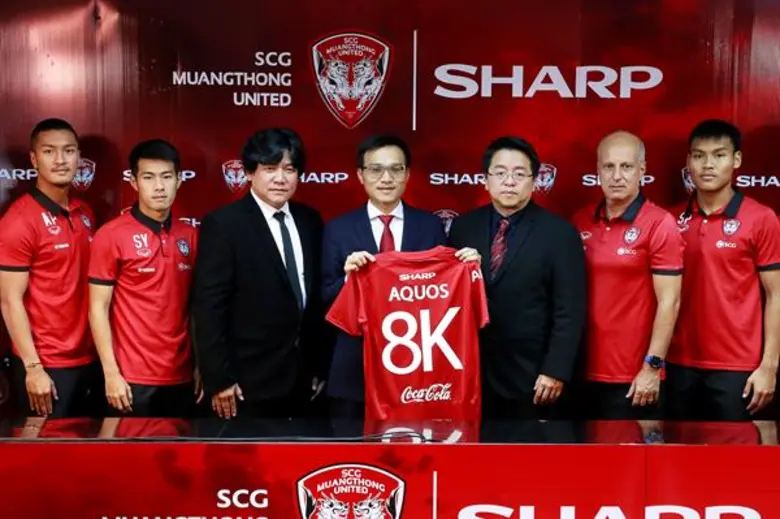 เมื่อเร็วๆ นี้ มร. โรเบิรต์ อู๋ (กลาง) กร...