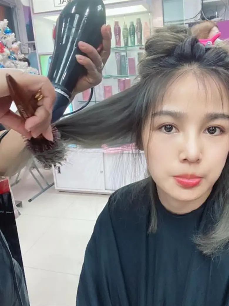 เห็นวิวัฒนาการเปลี่ยนสี และทรงผมของราชินี...