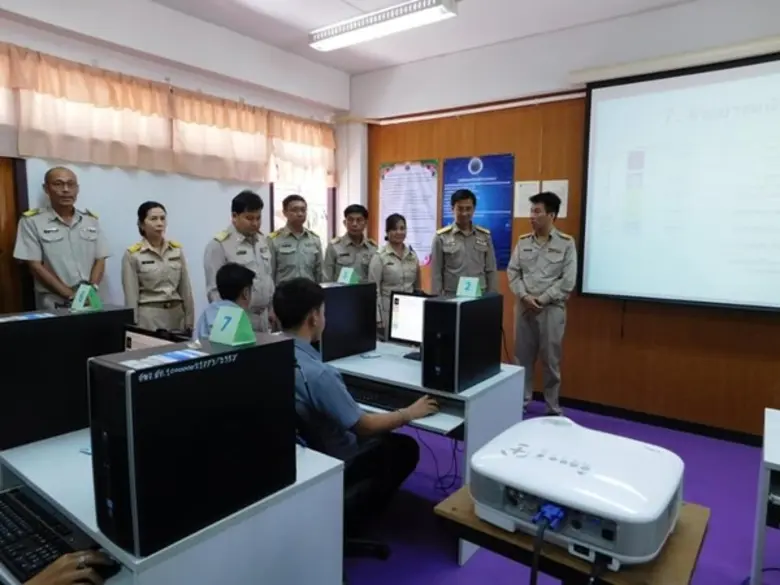 ภาพข่าว: ที่ปรึกษารัฐมนตรีกระทรวงแรงงานตรวจเยื่ยมการทดสอบฯ E -testing สาขา ช่างไฟฟ้าภายในอาคาร ระดับ 1