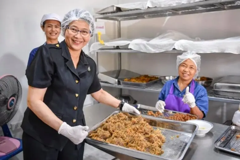 ภาพข่าว: มกอช. หนุนวิสาหกิจชุมชนแม่บ้านโป่งกระทิง พัฒนา โรงคัดบรรจุผักและผลไม้ เข้าสู่ระบบมาตรฐาน GMP