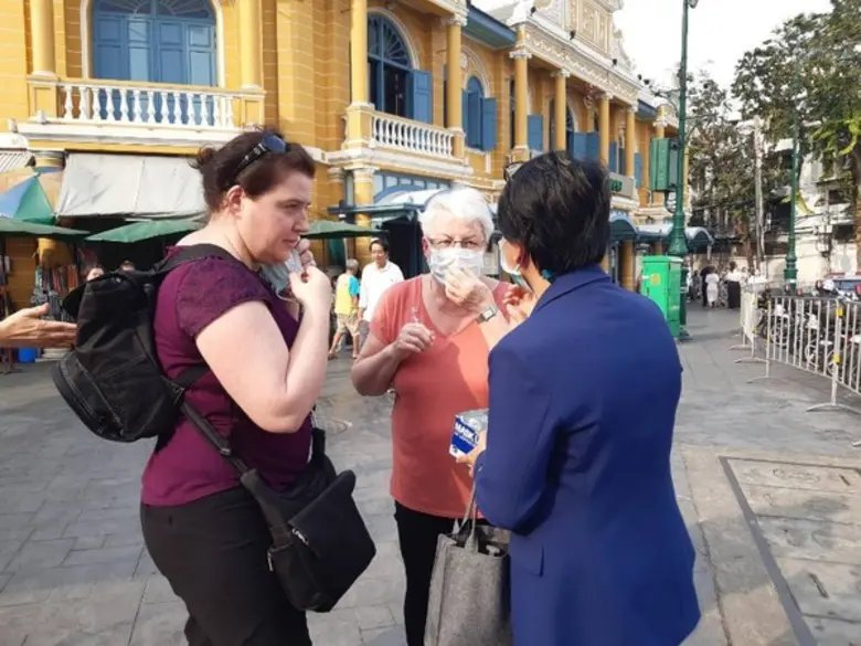 ภาพข่าว: รพ.พญาไท 1 ร่วมกับหน่วยงานกองบังคับการตำรวจจราจร โครงการพระราชดำริ แจกหน้ากากอนามัยให้กับประชาชน