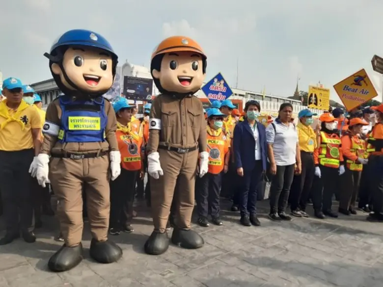 ภาพข่าว: รพ.พญาไท 1 ร่วมกับหน่วยงานกองบังคับการตำรวจจราจร โครงการพระราชดำริ แจกหน้ากากอนามัยให้กับประชาชน