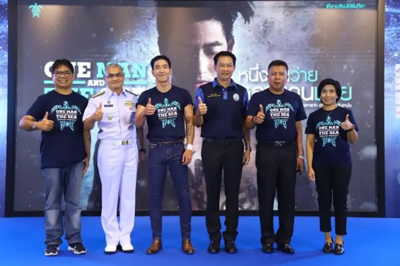 นักร้องและนักแสดงแถวหน้าของเมืองไทย โตโน่...