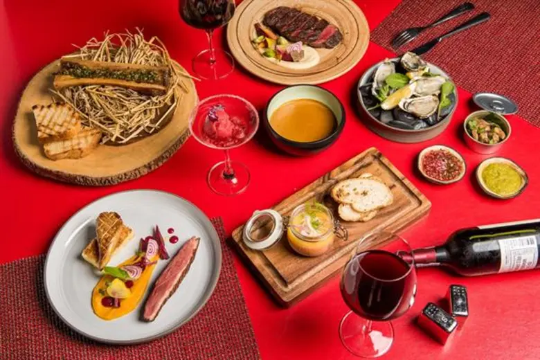 ไม่ว่าจะเป็นดินเนอร์สุดโรแมนติก ชุดน้ำชาย...