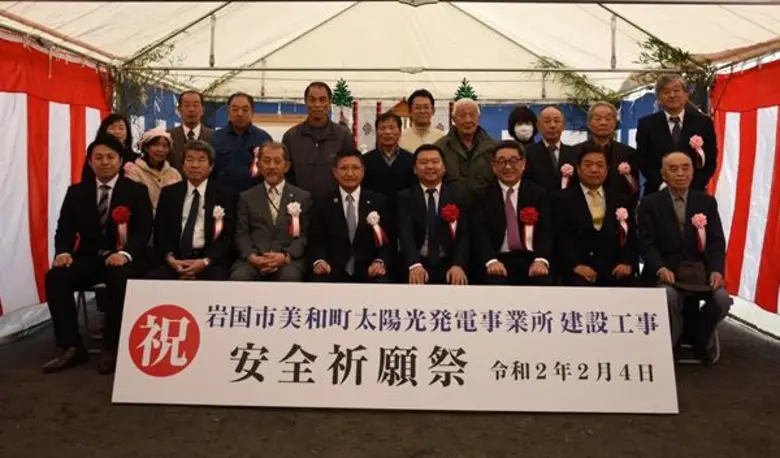 ดร.พงษ์สกร ดำเนิน (แถวนั่งที่ 4 จากขวา) ร...