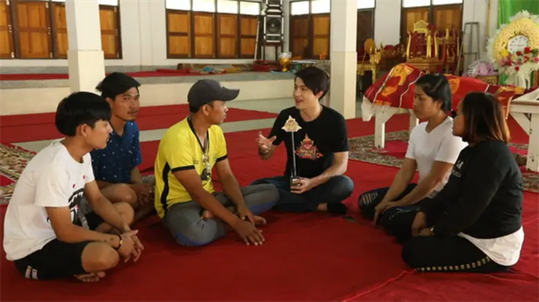 ทีวีไกด์: รายการ "ไทยทึ่ง" “เลโอ” พาทึ่ง “กู้ภัยแต่งหน้าศพ” จ.ชลบุรี ฉายา “เอ หมื่นศพ” จิตอาสาแต่งหน้าศพฟรี!!!