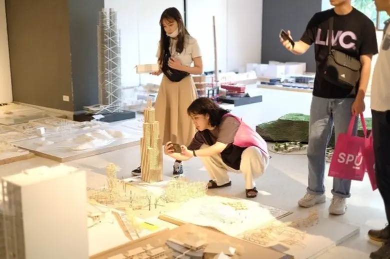 ม.ศรีปทุม ต้อนรับ มจธ.นำคณะ นศ.จากเกาหลี เข้าเยี่ยมชมและศึกษาดูงาน