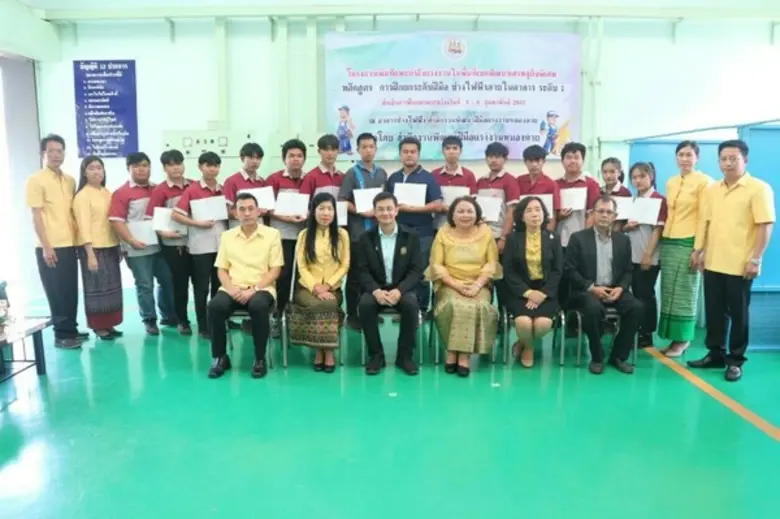 รศ.ดร.จักษ์ พันธ์ชูเพชร ที่ปรึกษารัฐมนตรี...