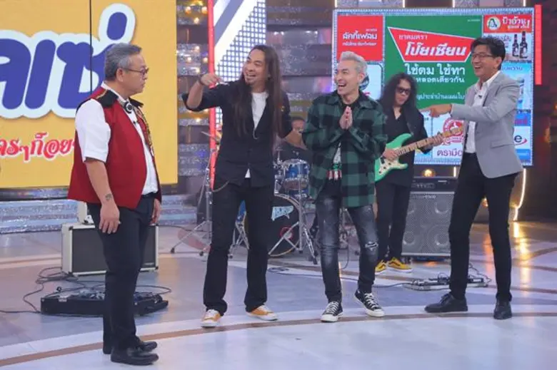 เวที “กิ๊กดู๋ฯ” ลุกเป็นไฟ!!! “เป้ ไฮร็อค - ปู แบล็คเฮด” ร็อคเกอร์รุ่นใหญ่  ควงคู่ระเบิดความมันส์สุดติ่ง!!