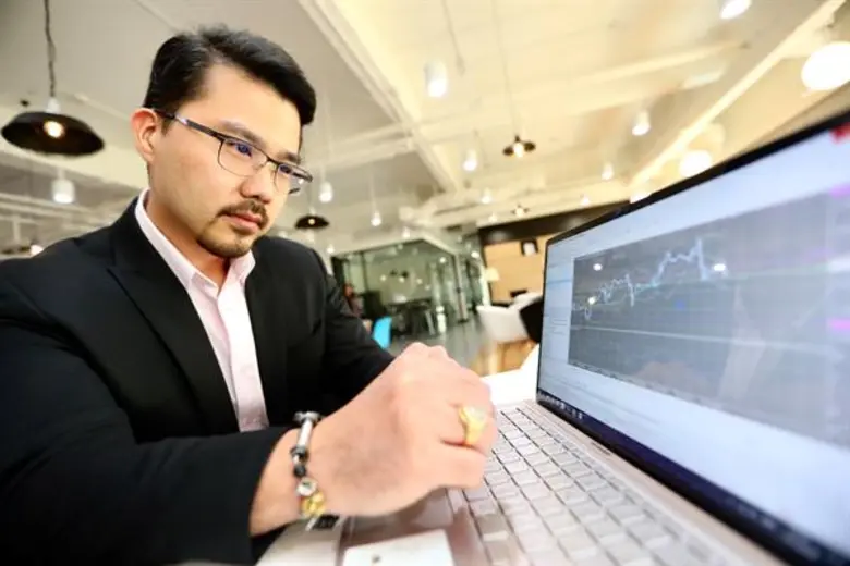 นักลงทุนรุ่นใหม่มองหุ้นไทยภาพกว้างยังเป็น...