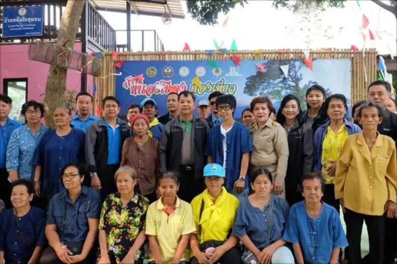 รองปลัดกระทรวงดีอีเอสฯ ลงพื้นที่ติดตามโครงการเน็ตประชารัฐ จ.สิงห์บุรี หลังเพิ่มความเร็วจาก 30/10 Mbps เป็น 100/50 Mbps พบประชาชนเข้าสืบค้นข้อมูลได้รวดเร็ว เกิดช่องทางสร้างรายได้และพัฒนาสินค้าในชุมชนได้ดียิ่งขึ้น