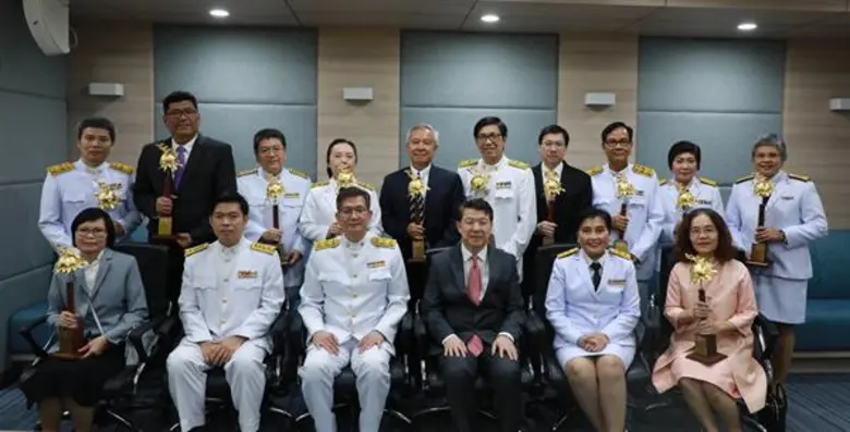 สมเด็จพระกนิษฐาธิราชเจ้า กรมสมเด็จพระเทพฯ พระราชทานโล่เกียรติยศ ศาสตราจารย์วิจัยดีเด่น เมธีวิจัยอาวุโส สกว. และดุษฎี คปก. ดีเด่น