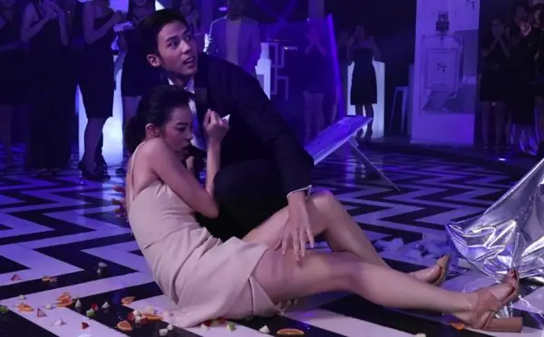 “คริส หอวัง” ฟาดไม่ยั้ง บุกตบเมียน้อยกลางงานอีเว้นท์