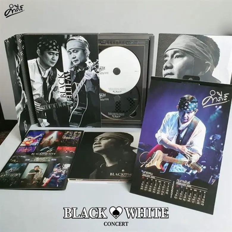 คอนเสิร์ตจบ แต่ความประทับใจยังไม่จางหาย สัมผัสกับความสุข ความสนุกทุกรสชาติของคอนเสิร์ต “คำภีร์ Black & White ร็อคสุดขั้ว รักสุดใจ” ด้วยบันทึกการแสดงสด แบบจัดเต็มทั้งดีวีดีและซีดี