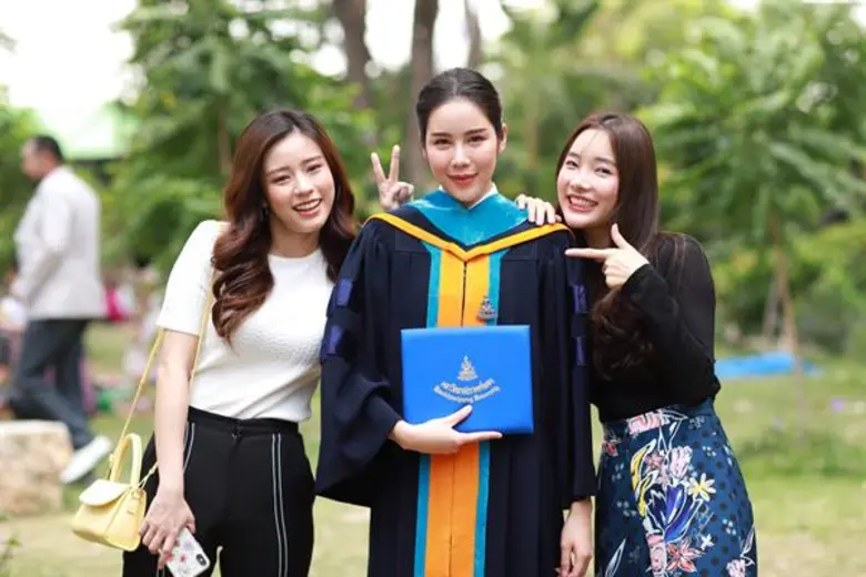 “เบญ-เรวิญานันท์” สุดปลื้ม!! คว้าปริญญาโท จากรั้วรามคำแหง