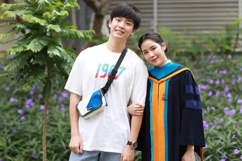 “เบญ-เรวิญานันท์” สุดปลื้ม!! คว้าปริญญาโท จากรั้วรามคำแหง