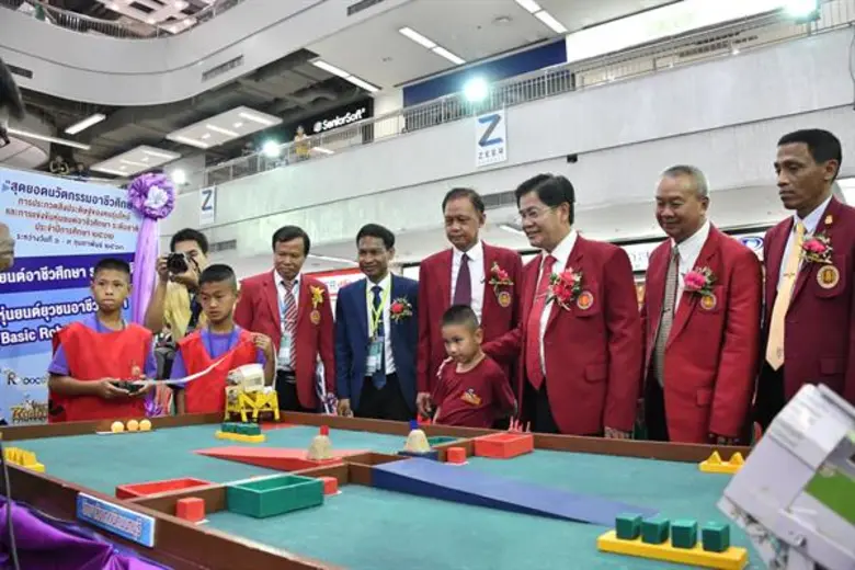 อาชีวะอวด 180 ผลงานสิ่งประดิษฐ์ และแข่งขันหุ่นยนต์ระดับชาติ