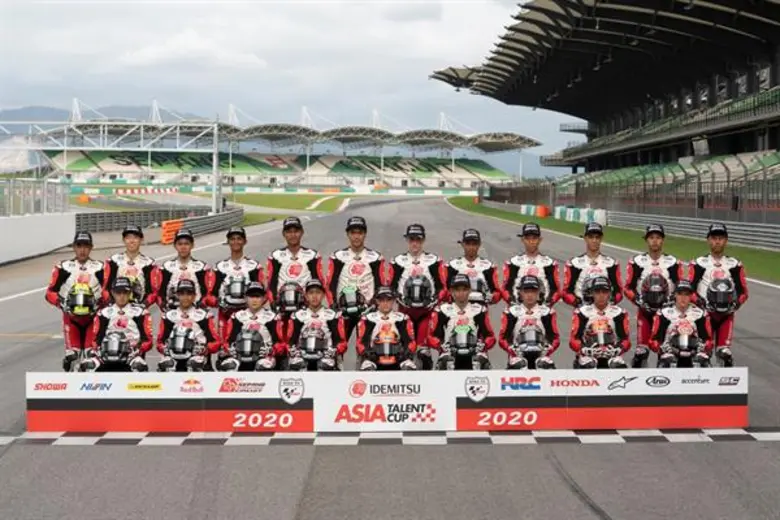 ทัพนักบิดดาวรุ่งชาวไทย "กาฟิวส์" วัชรินทร...