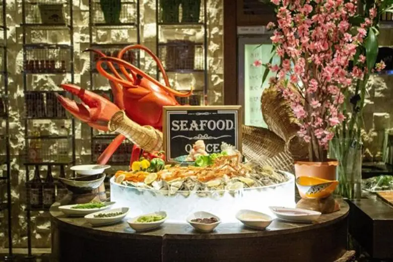 ห้องอาหารทเวนตี้ เซเว่น ไบทส์ บราสเซอรี่ ...