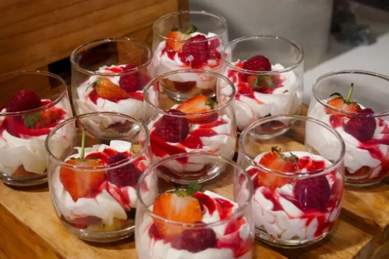 ในเดือนแห่งความรัก เหล่าบรรดาคู่รักต่างวา...