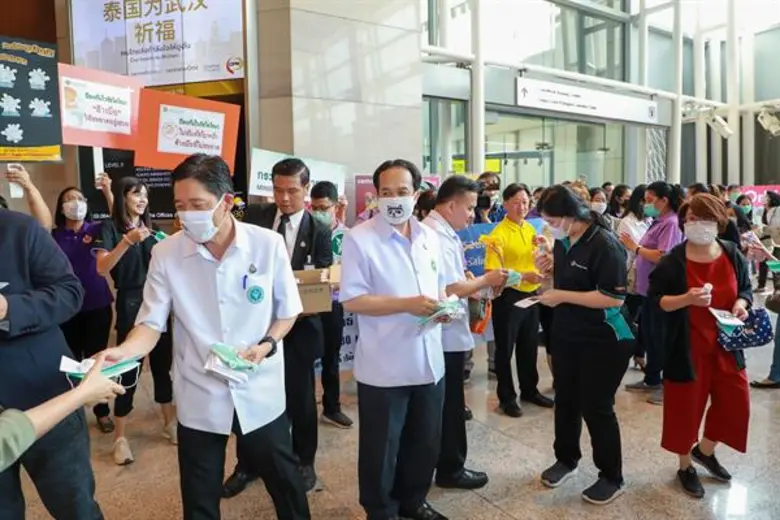 เซ็นทรัลเวิลด์ ร่วมกับ กระทรวงสาธารณสุข เดินหน้ารณรงค์ให้ความรู้ประชาชน แจกหน้ากากอนามัย เจลล้างมือ ป้องกันเชื้อไวรัสโคโรนา
