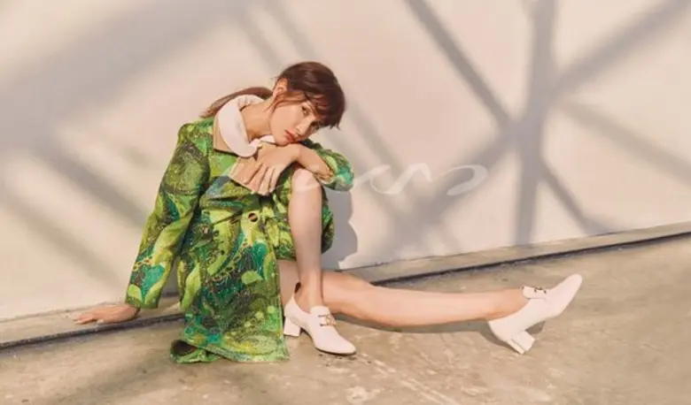 นิตยสารแพรว ฉบับกุมภาพันธ์ 2563 เดือนแห่งความรักกับปกสุดปังของการโคจรมาเจอกันของ 2 ตัวแม่แห่งวงการบันเทิงไทย อั๊ม-พัชราภา ไชยเชื้อและ แอน ทองประสม ในลุคสุดแพงแต่แฝงไปด้วยความหวานและเซ็กซี่