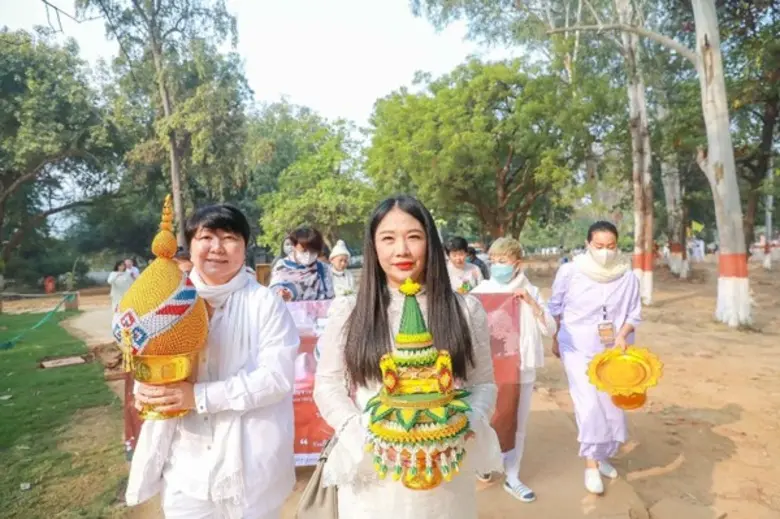 บุญใหญ่ในวันมาฆบูชา ไฮโซผิง-ดาราดัง ร่วมบุญใหญ่ นำทีมน้องไนน์-เด็กอินเดียบวช 251 รูป