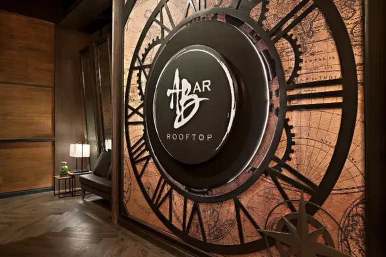 ฉลองค่ำคืนวาเลนไทน์สุดเอ็กซ์คลูซีฟที่ เอบาร์ รูฟท็อป บาร์สุดชิคเหนือกรุงเทพฯ