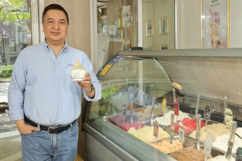 นายสุรนันทน์ เวชชาชีวะ ประธานกรรมการ เบรน...