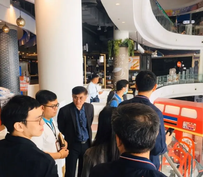 ฟอลคอนประกันภัยรุดลงพื้นที่เพื่อสำรวจความเสียหายของห้าง Terminal 21 โคราช พร้อมเยียวยาความเสียหายแก่ทรัพย์สินของตัวห้างและร้านค้าย่อยภายในห้างที่เสียหายจากเหตุการณ์กราดยิง