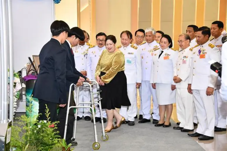 พระเจ้าวรวงศ์เธอ พระองค์เจ้าสิริภาจุฑาภรณ์ เสด็จประทานรางวัล ในงาน “สุดยอดนวัตกรรมอาชีวศึกษา” ที่ไดมอนด์ ฮอลล์ ศูนย์การค้าเซียร์ รังสิต อำเภอลำลูกกา จังหวัดปทุมธานี