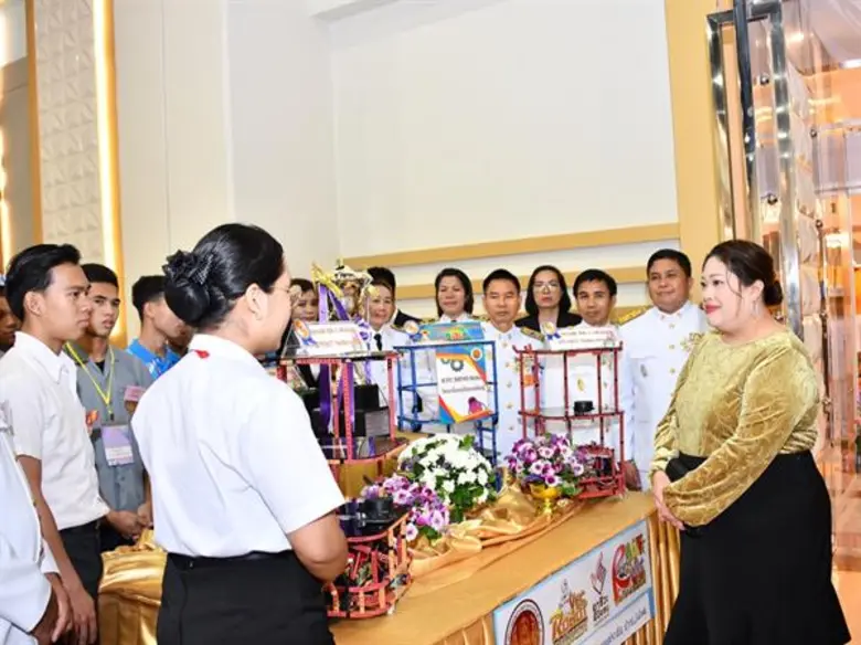 พระเจ้าวรวงศ์เธอ พระองค์เจ้าสิริภาจุฑาภรณ์ เสด็จประทานรางวัล ในงาน “สุดยอดนวัตกรรมอาชีวศึกษา” ที่ไดมอนด์ ฮอลล์ ศูนย์การค้าเซียร์ รังสิต อำเภอลำลูกกา จังหวัดปทุมธานี