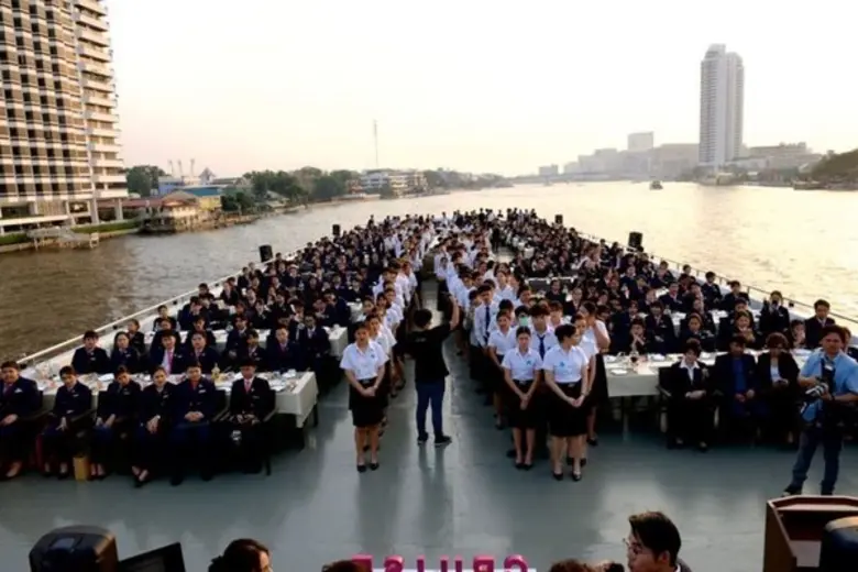 ปิ๊งไอเดียสุดเดิร์น! ม.ศรีปทุม มอบพังงาเรือ สัญลักษณ์แห่งความภาคภูมิใจในวิชาชีพ นศ.การจัดการบริการธุรกิจเรือสำราญ บนเรือ Meridian Alangka Cruise