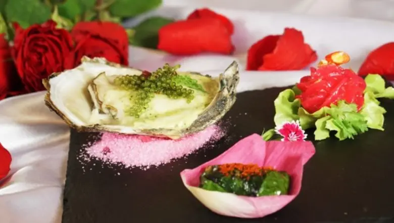 เชฟนูรอ โซ๊ะมณี สเต็ปเป้ ครีเอทเมนูวาเลนไ...