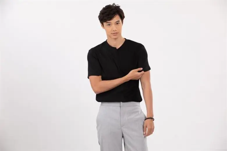 กลายเป็นหนุ่มฮอตไปอีกคน สำหรับ "จ๊อบ-ธัชพ...