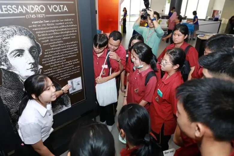 อพวช. ร่วมกับ มจธ. จัดนิทรรศการ “นิโคลา เทสลา ยอดนักประดิษฐ์ ผู้คิดเปลี่ยนโลก” ขยายโอกาสการเรียนรู้ด้านวิทยาศาสตร์ ในระดับอุดมศึกษา