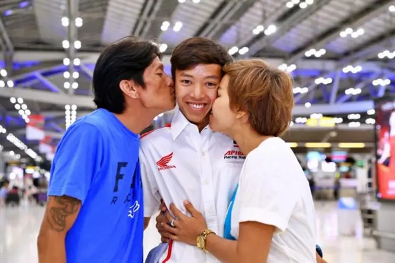 “ก๊องส์-ธัชกร” บินเก็บตัวแดนกระทิงดุ ฝึกเข้มก่อนลุยศึกชิงแชมป์เยาวชน 2 รายการใหญ่ระดับโลก