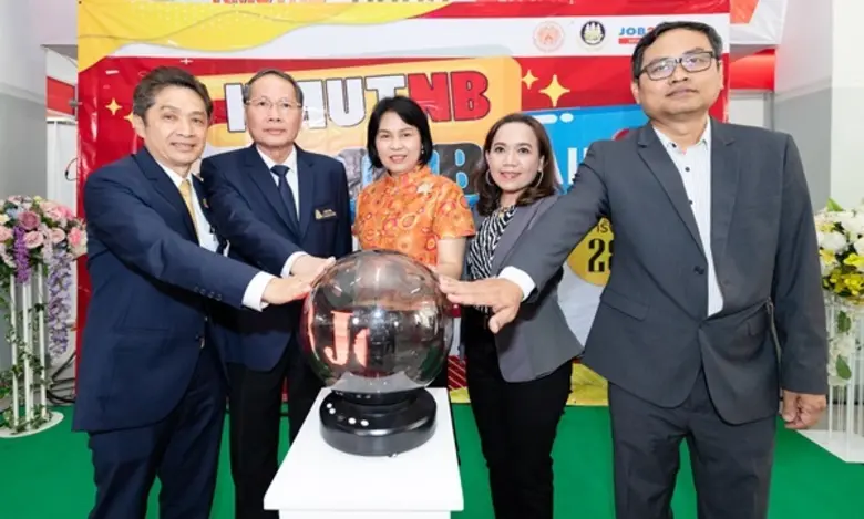 ผู้ช่วยศาสตราจารย์ วรวิทย์ จตุรพาณิชย์ รอ...