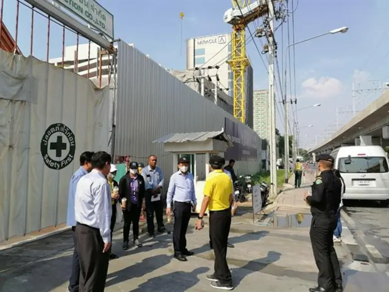 เขตหลักสี่ขอความร่วมมือผู้ประกอบการก่อสร้างปฏิบัติตามมาตรการป้องกันฝุ่นละออง