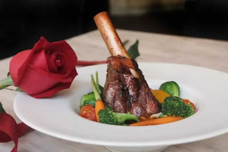 “Melt Me Valentine” วาเลนไทน์ดินเนอร์ ณ โรงแรมเมอเวนพิค สุขุมวิท15 กรุงเทพฯ