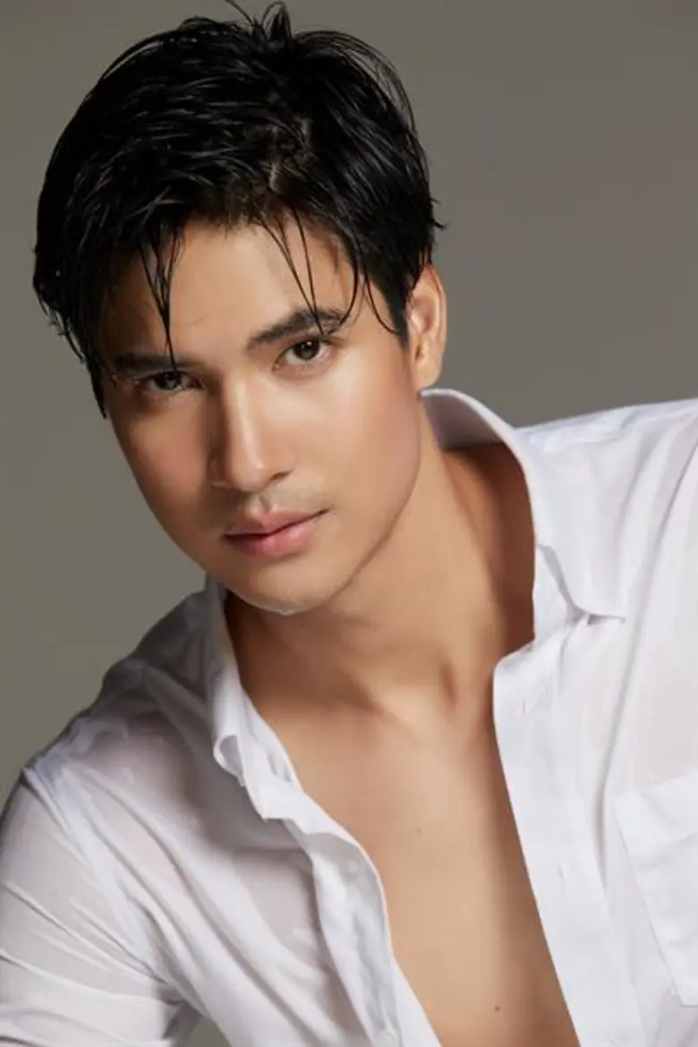 พระเอกหนุ่มฮอต ผู้รักการออกกำลังกายเป็นชี...