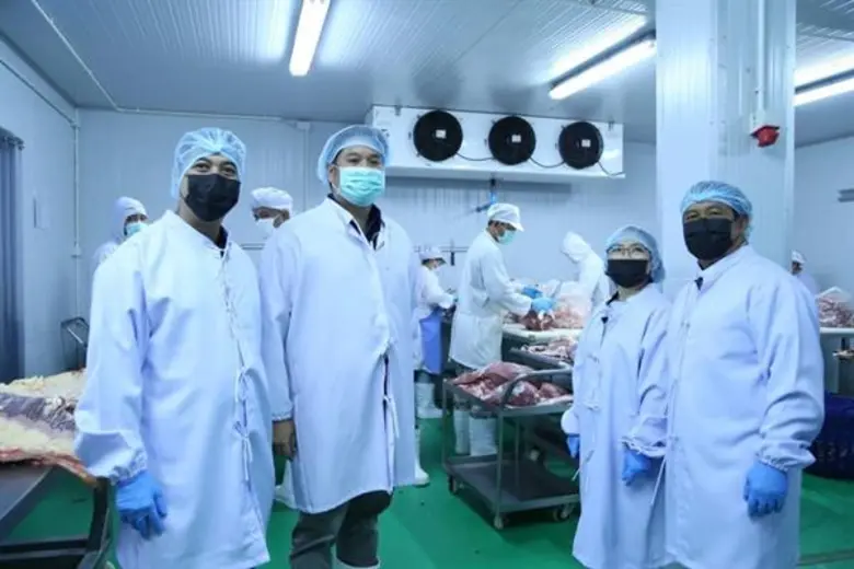 เลขาธิการ สศก. นำทีมคณะ ลงพื้นที่ประเมินความพร้อม บ.พรีเมียม บีฟ หลังกองทุน FTA อนุมัติ 161.79 ล้านบาท เดินหน้าโครงการพัฒนาศักยภาพโคเนื้อ