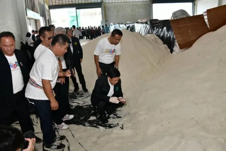 กรมส่งเสริมสหกรณ์ จัด Kick off ปล่อยคาราวานเกลือทะเล หวังแก้ปัญหาเกลือค้างสต็อค 9 แสนตัน ใช้กลไกสหกรณ์ระบายสินค้าเกลือสู่ตลาดแก้ไขปัญหาราคาตกต่ำ