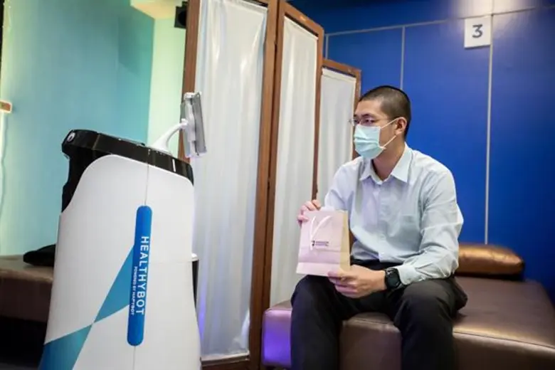 รพ. กรุงเทพ มุ่งเน้นมาตรการลดการติดเชื้อ นำ “เฮลท์ตี้บอท” หุ่นยนต์อัจฉริยะมาช่วยลดความเสี่ยงต่อการติดเชื้อโรคระบาด ภายในโรงพยาบาล