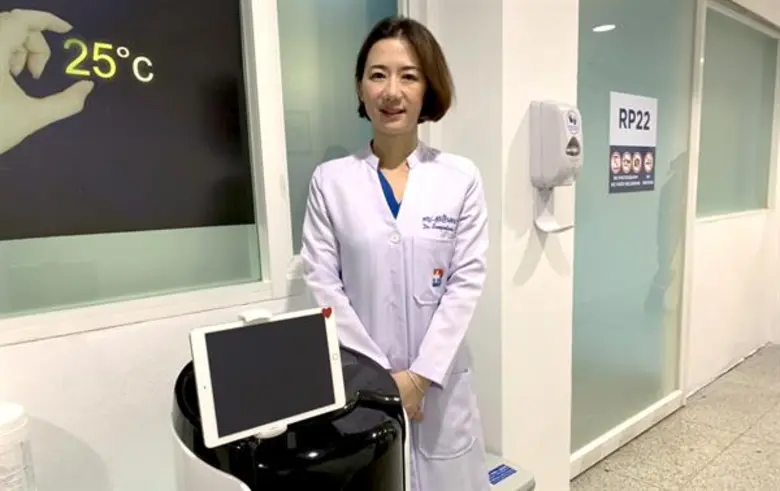 รพ. กรุงเทพ มุ่งเน้นมาตรการลดการติดเชื้อ นำ “เฮลท์ตี้บอท” หุ่นยนต์อัจฉริยะมาช่วยลดความเสี่ยงต่อการติดเชื้อโรคระบาด ภายในโรงพยาบาล